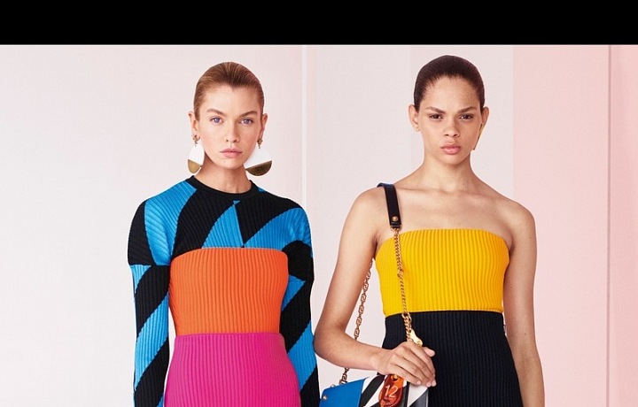 Extravagantní móda Versace.