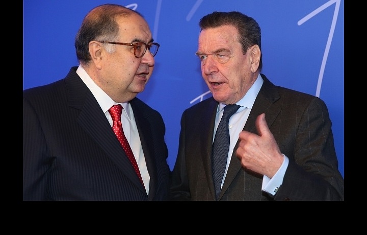 Alisher Usmanov a Gerhard Schröder