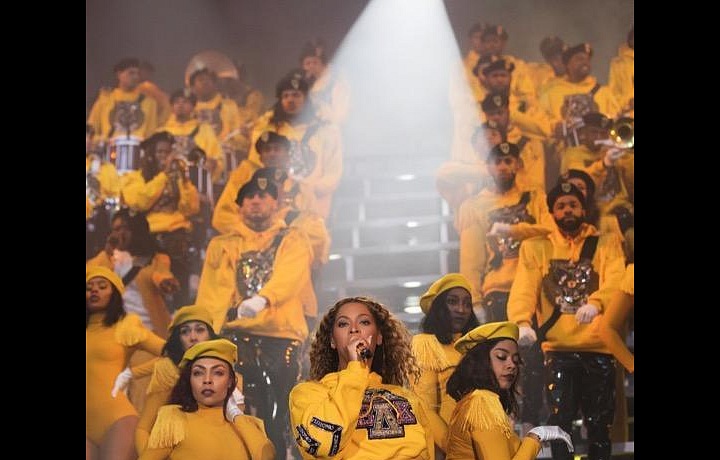 Beyoncé při vystoupení na festivalu Coachella