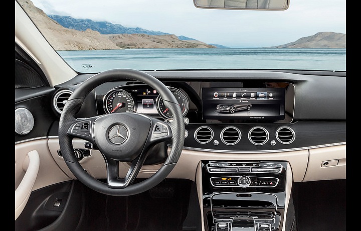 Interiér vozu Mercedes-Benz třídy E