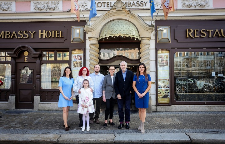 Předávání se uskutečnilo v hotelu Embassy v lázeňském centru Karlových Varů