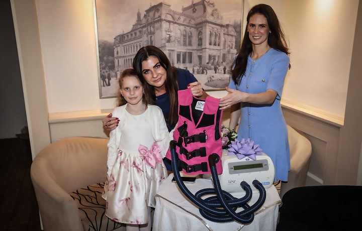 Zakladatelka nadačního fondu Naše plíce Elena Jakubovič, Barbora Rolcová a Anička