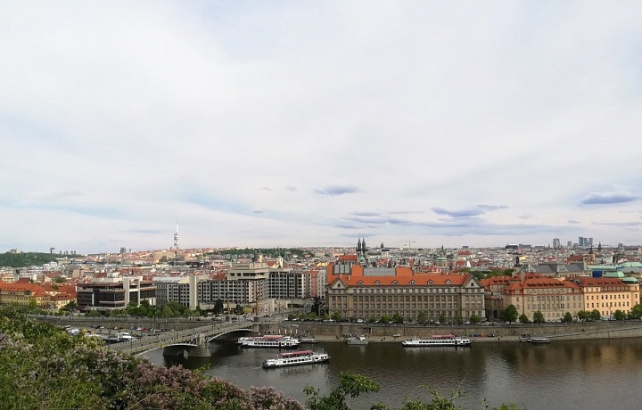 Dvořákovo nábřeží