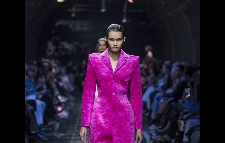 Do kolekce se vrací samet