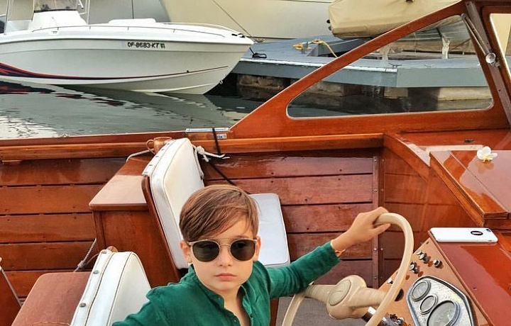 Alonso Mateo miluje módu. Nebo spíše jeho maminka?