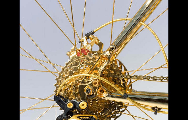 Ze zalata je téměř vše!