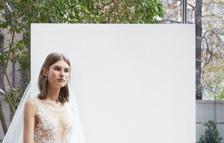 Tělová látka a krajka. 