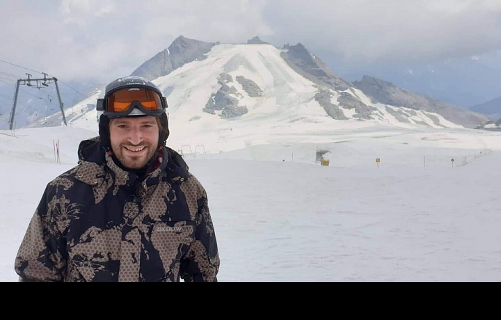 Adam Vojtěch rád jezdí na hory.