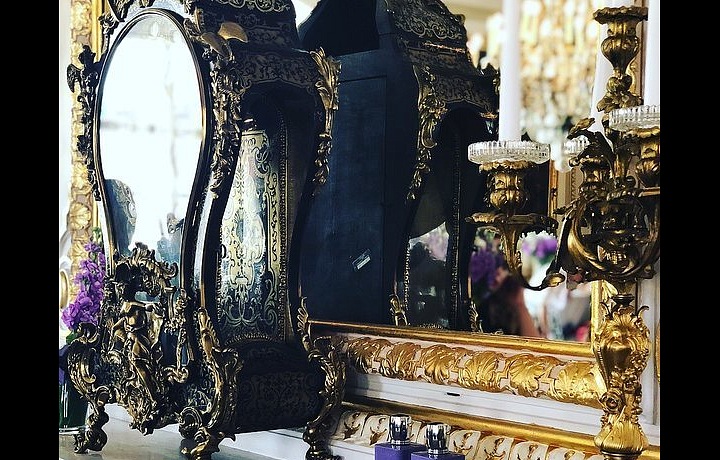 Prostory francouzské ambasády jsou naprosto luxusní!