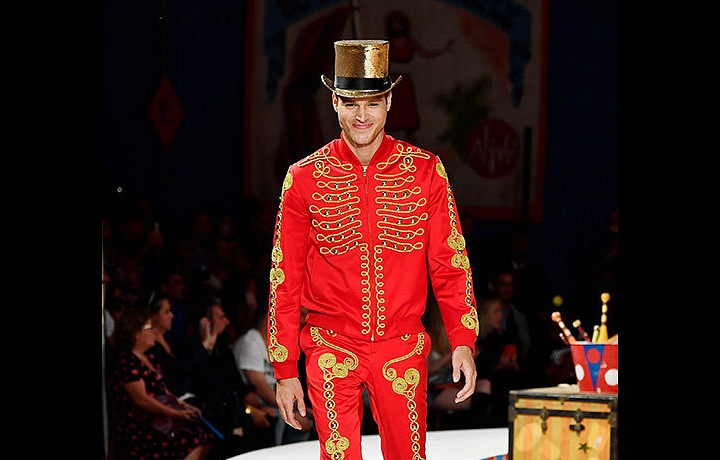 Kolekci vládnou výrazné vzory a barvy