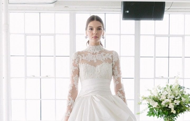 Luxusní šaty s velkou sukní.