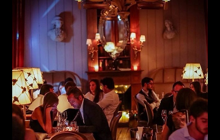 Komorní atmosféra v restauraci Kong.