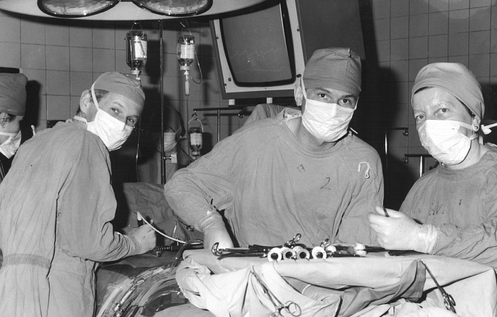 Studia dokončil v roce 1972 a začal pracovat v nemocnici v Nymburce. Vyhrál konkurz na místo vědeckého aspiranta v IKEMu a od 1. října 1974 zde pracuje.