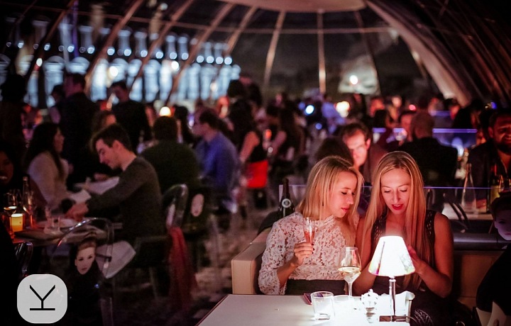 Atmosféra v restauraci Kong.