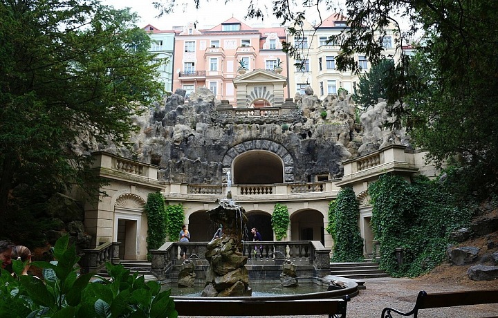 Grébovka, Fontána a Grotta