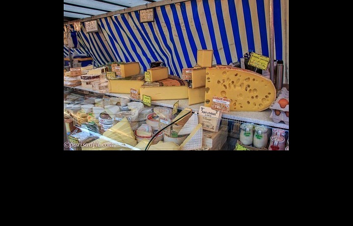 Domácí sýry na trhu Bastille