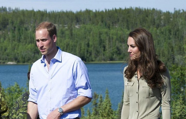 Kate v casual outfitu