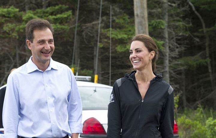 Kate v casual outfitu