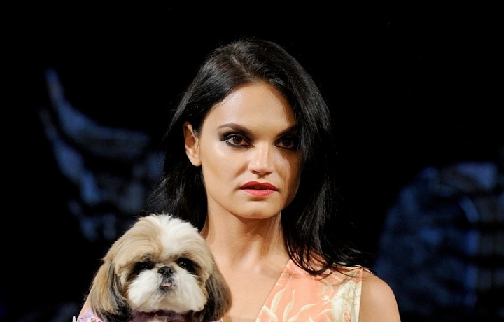 Přehlídku odstartovaly výrazné barvy.