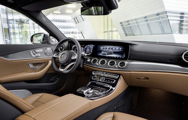 Interiér vozu Mercedes-Benz třídy E