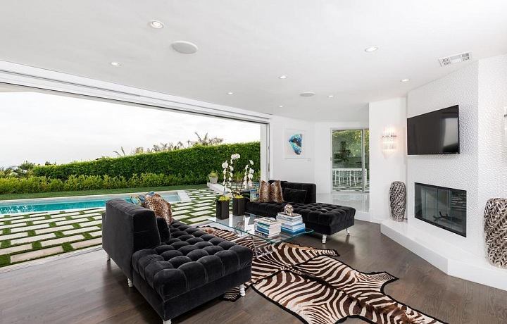 Veeve - Black Opulence on Grand View Drive