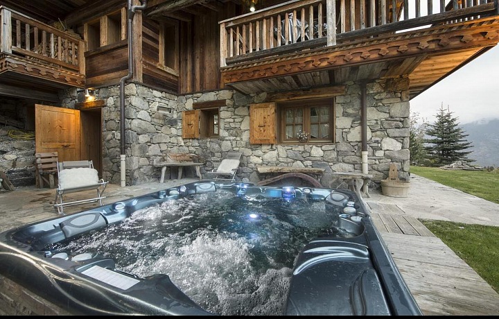 Les 3 Chalets Courchevel, vířivka 