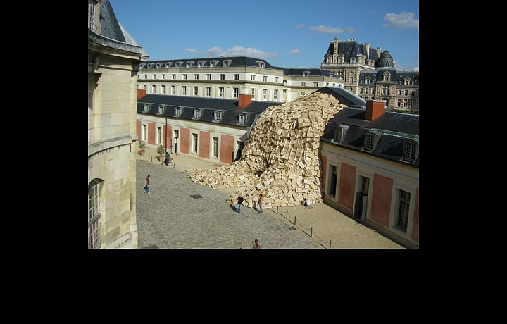 Instalace Tadashi Kawamata