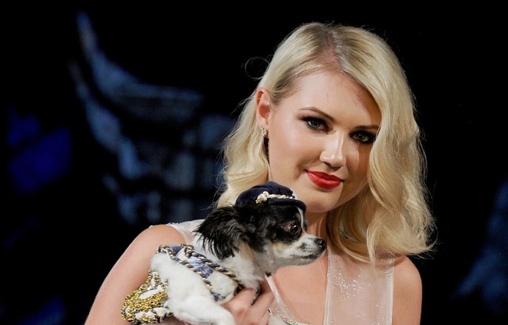 Přehlídku odstartovaly výrazné barvy.