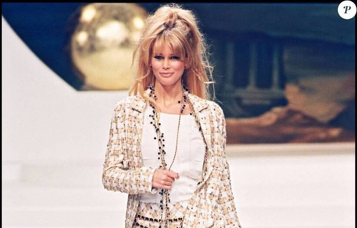 Claudia Schiffer v tričku Petit Bateau