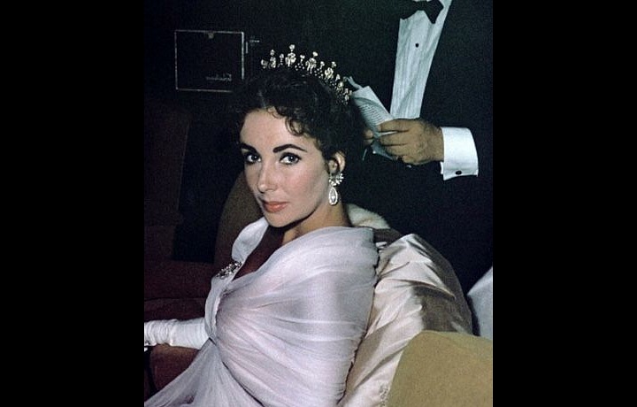 Róba z roku 1880? Proč ne!