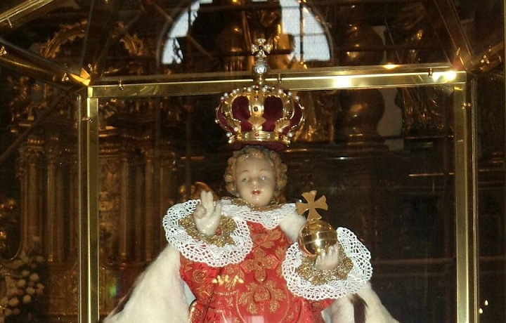 Velmi důležitou roli zde má v den svatby socha Pražského dítěte