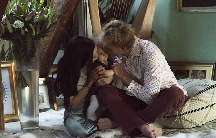 Karel je do své dcerky Isabelky úplně zblázněný. 