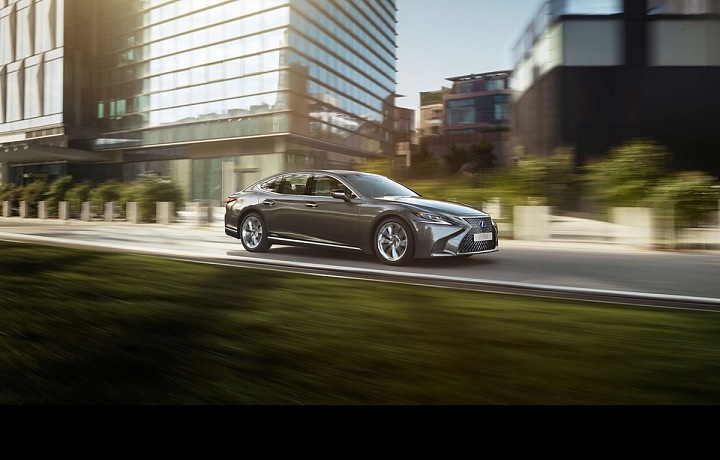 Lexus LS má řemeslné zpracování a emotivním design