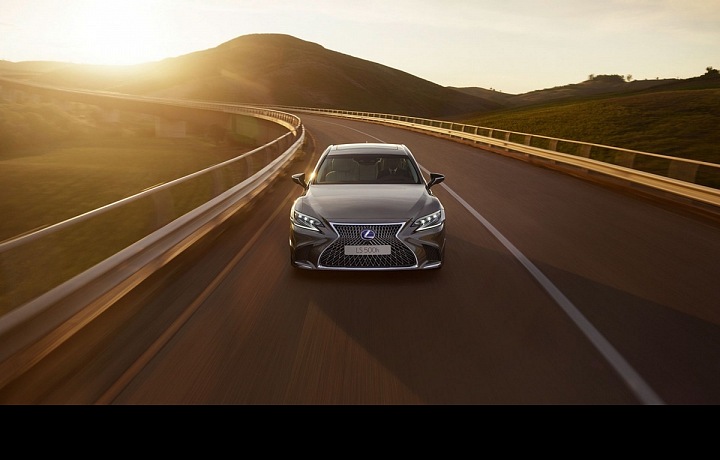Lexus LS má řemeslné zpracování a emotivní design