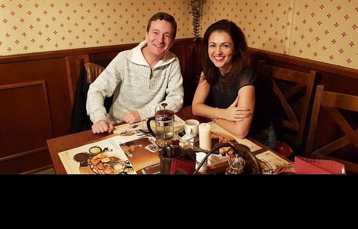 Při právě vznikajícím rozhovoru v oblíbené restauraci