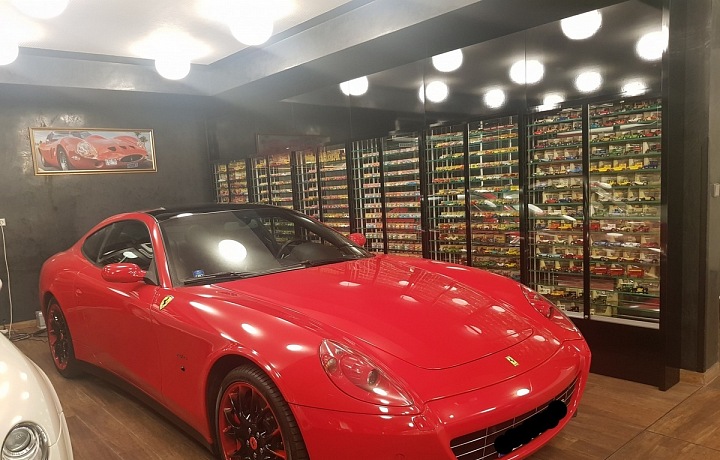 Ivo Rittig vlastní mimořádnou sbírku aut - malých i velkých.