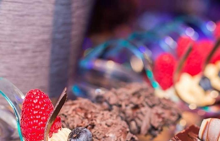 Jídlo nosily krásné hostesky