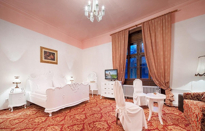 Zámek Hrubá Skála