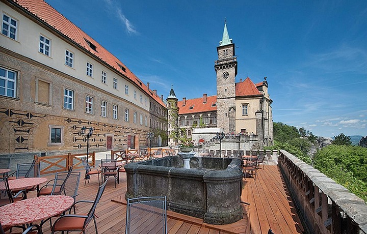 Zámek Hrubá Skála