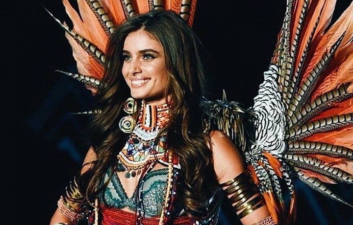 Krásná Taylor Hill