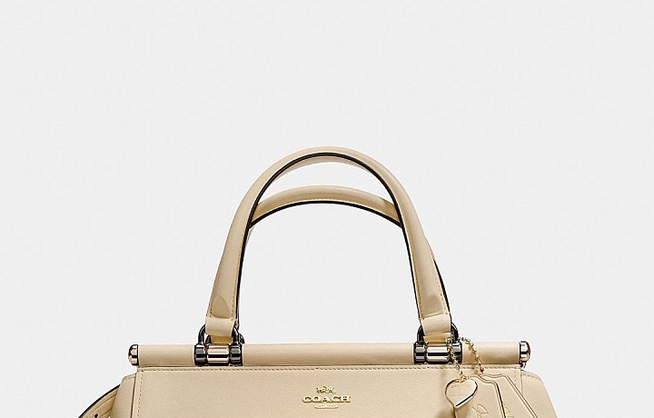 Kobelka ze spolupráce se zpěvačkou Selenou Gomez.