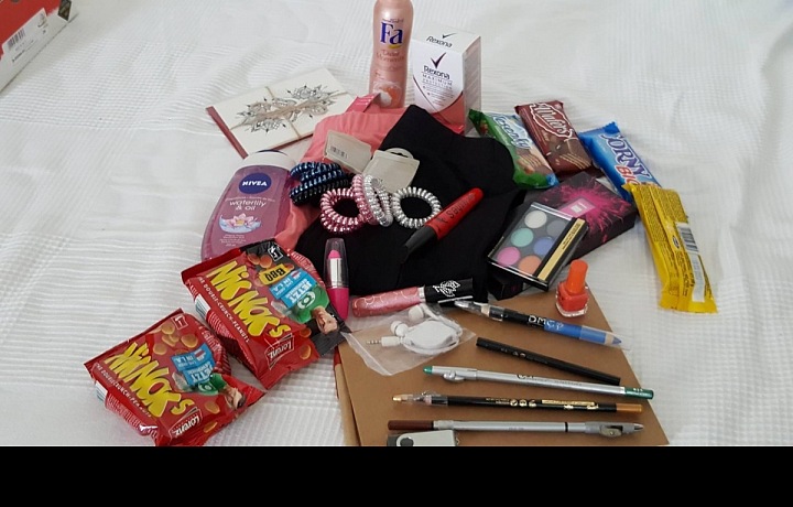 Takhle se balí balíčky do krabicce od bot.