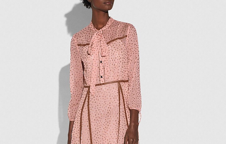 Krásné jemné šaty.