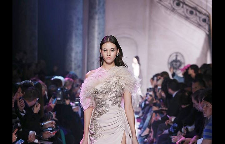 Kolekci tvoří také saténové kousky