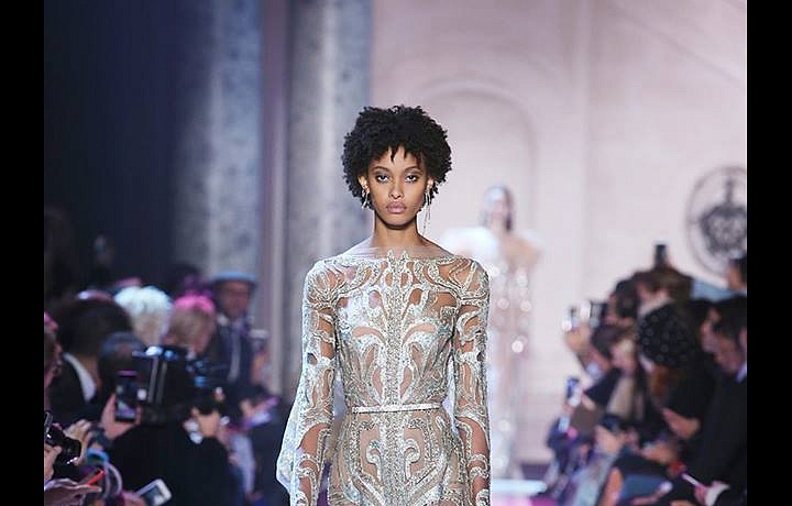 Luxusní stříbrný třpyt v Elie Saab