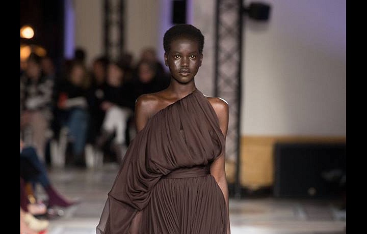 V paletě barev nechyběla ani zemitá hnědá