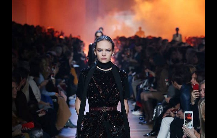 Černá klasika s kapkou třpytu! 