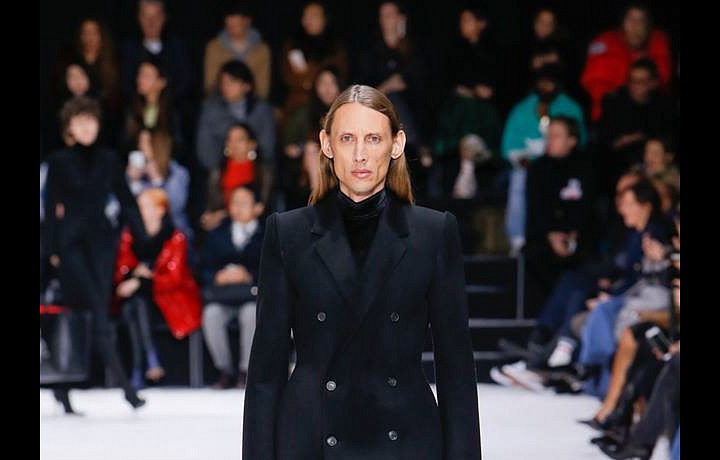 Elegantní část je zvládnutá na jedničku