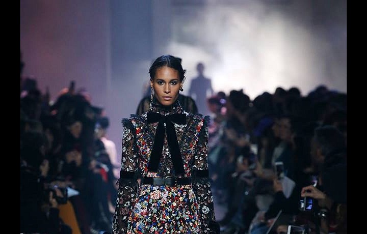 Černá klasika s kapkou třpytu! 