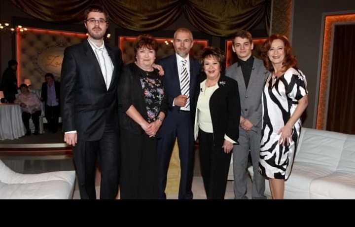 Simona Stašová s rodinou